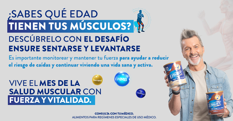 Hombre sosteniendo latas de ensure